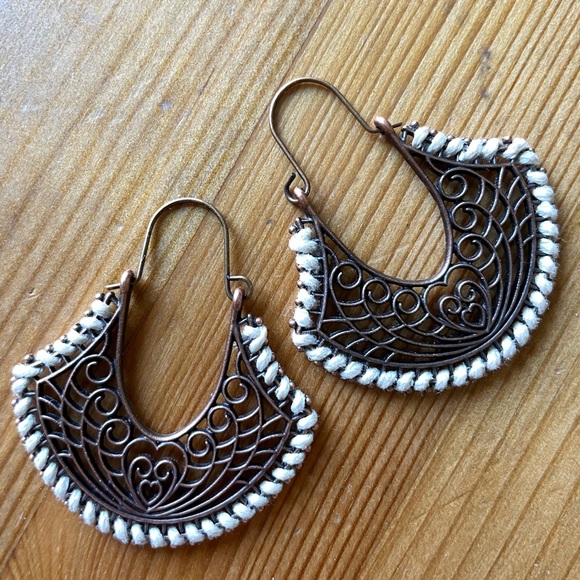 Geometric Thread Earrings - Picture 2 of 4